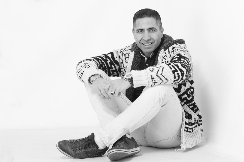 Ilhan zittend